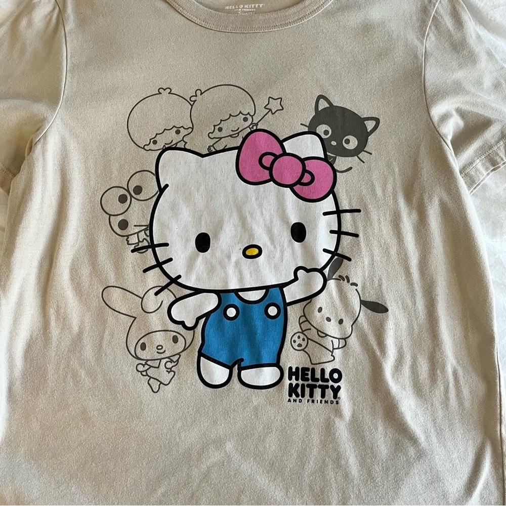 Hello Kitty T-Shirt - Picture 8 of 9